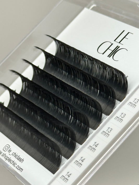 .3 CC Mini Le Chic lash extensions